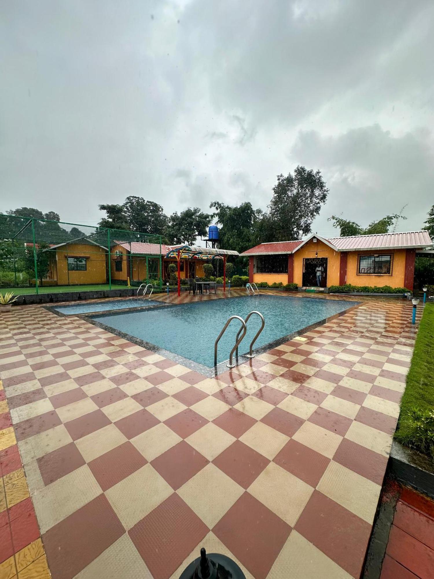 Karjat Ap Resort Ngoại thất bức ảnh
