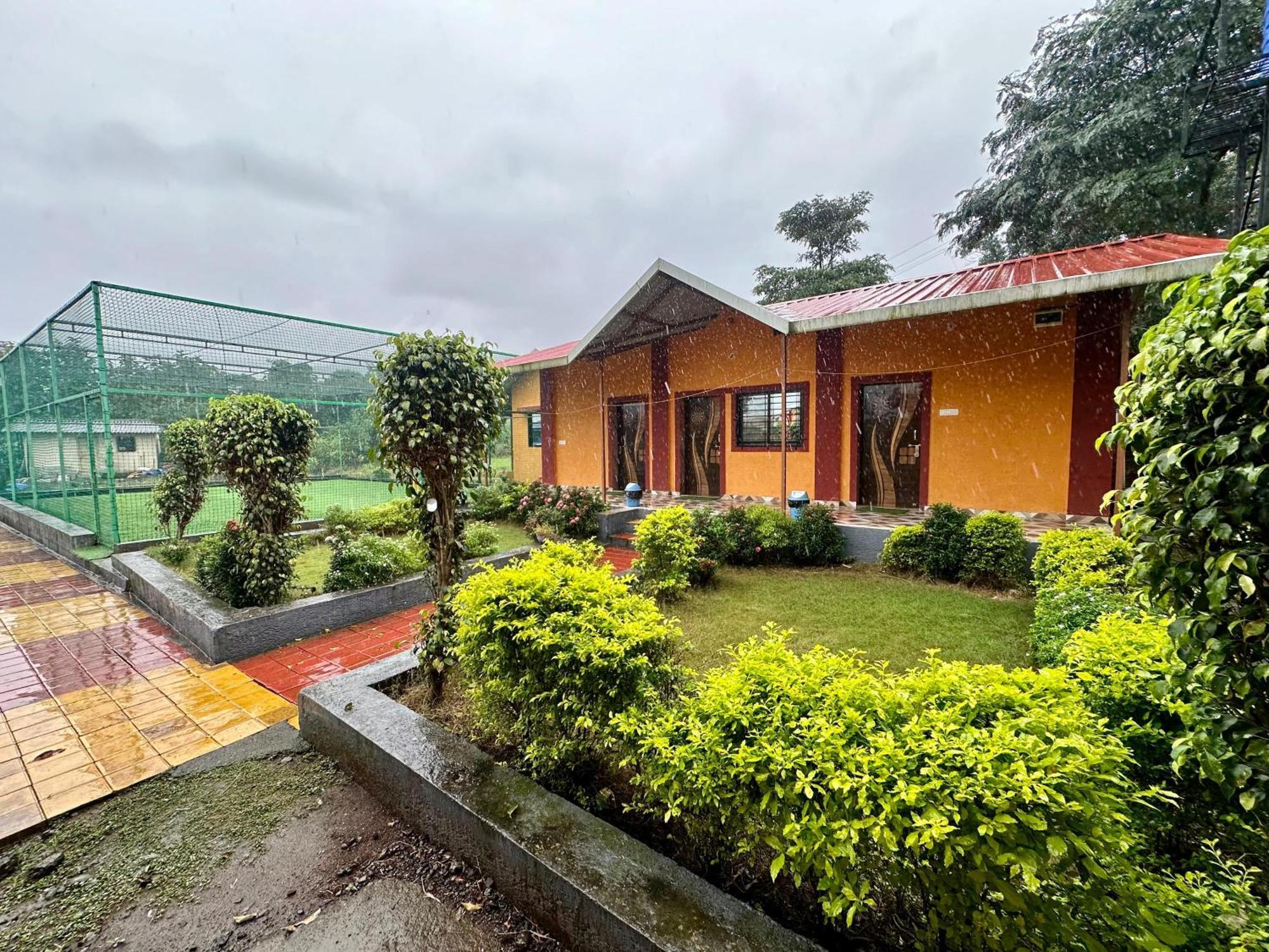 Karjat Ap Resort Ngoại thất bức ảnh